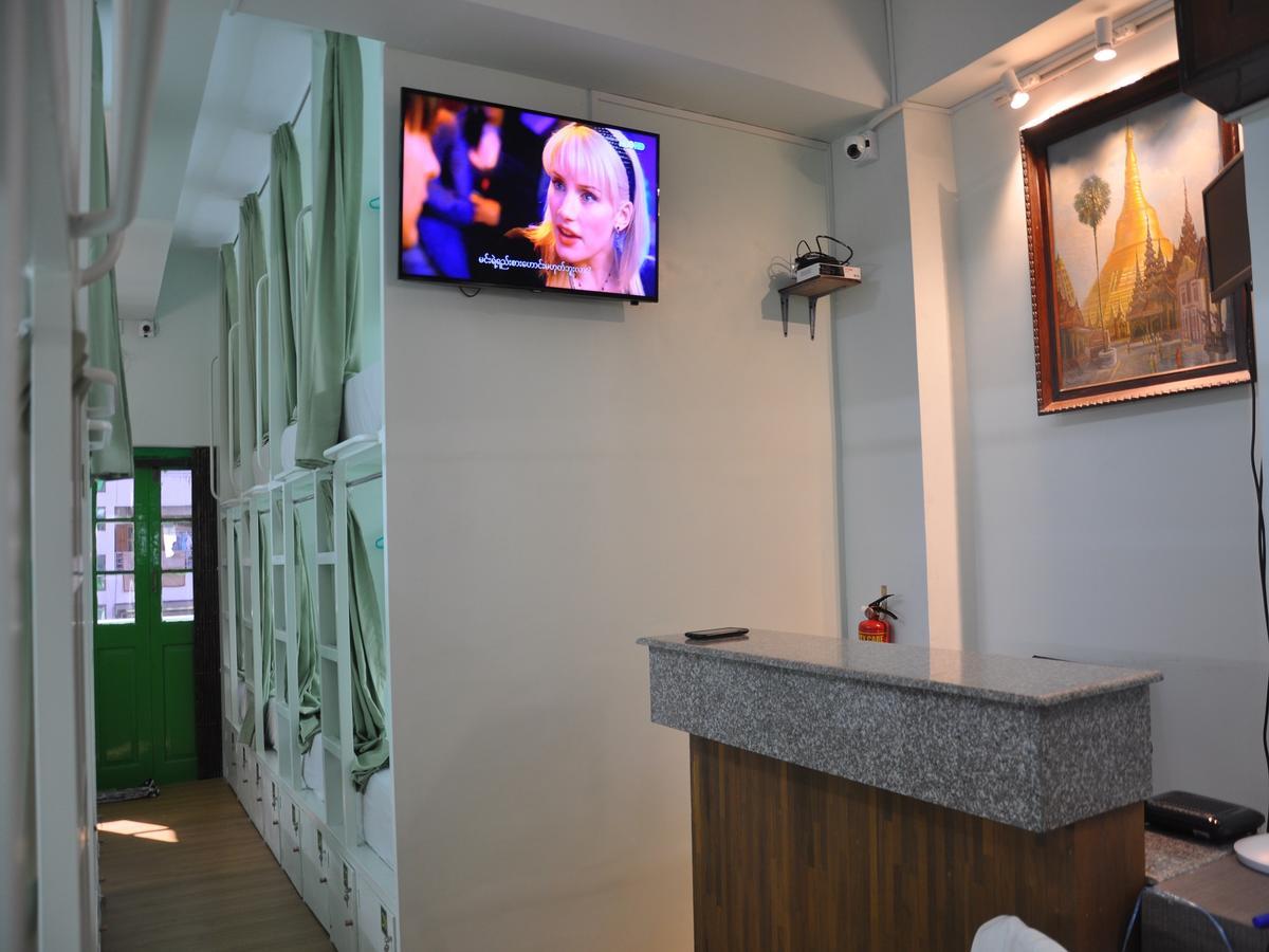 Hostel Latha Yangón Exterior foto